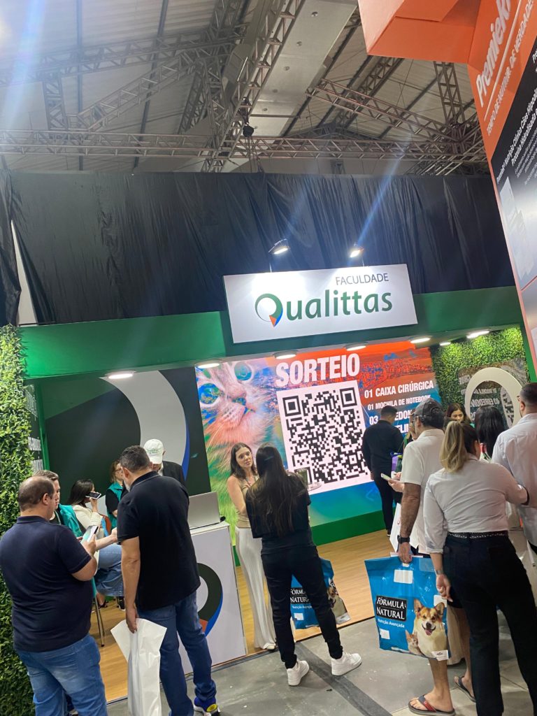 Faculdade Qualittas participa do Comfel 2024 com stand atrativo