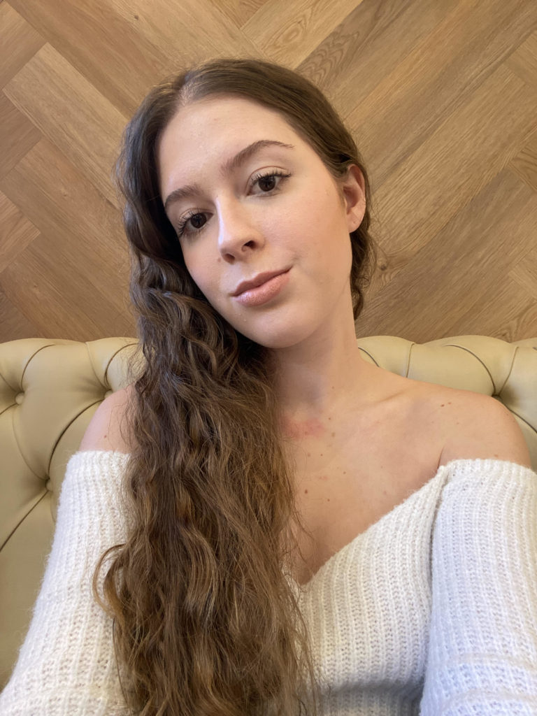 Autora curitibana Cris Casagrande lança seu novo livro com   poemas inéditos em formato de Cartas