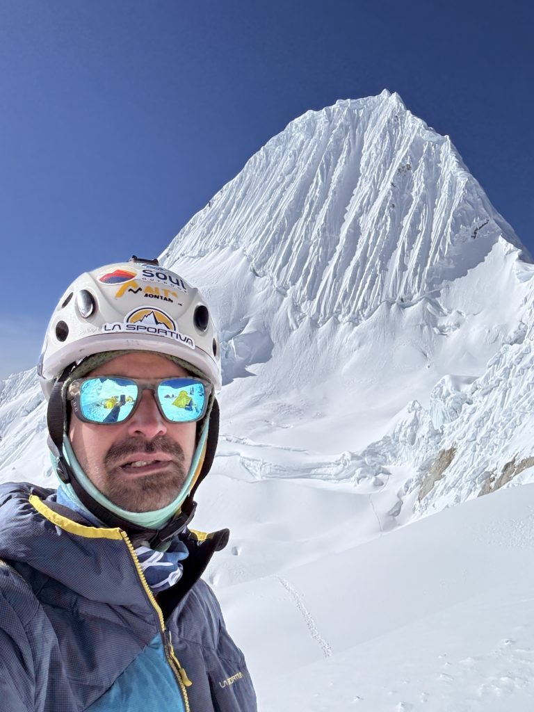 O Brasil no Topo dos Andes: Pedro Hauck escala o Coropuna e se torna o 2º maior conquistador de “Seismiles” do mundo