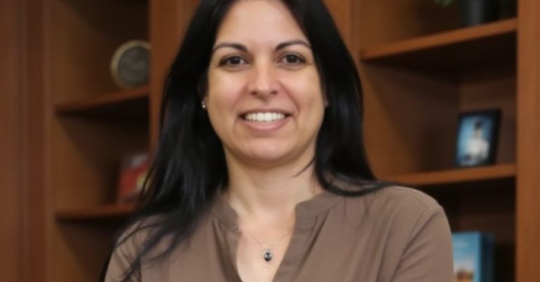 Livro de Renata Guimarães se torna best seller ao destacar a música como ferramenta de aprendizagem