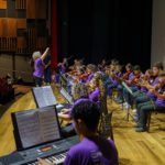 Noite de sucesso marca apresentação da Orquestra Corre no Cine Villa Rica