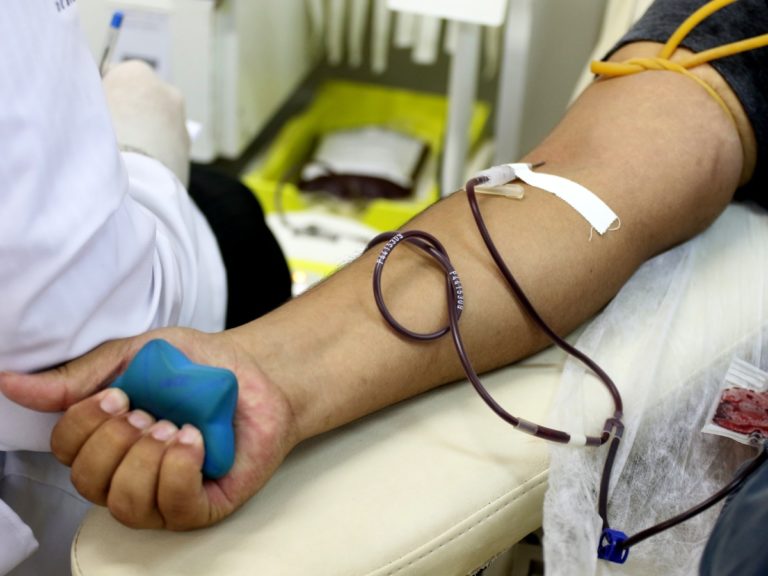 Fenômeno Global da Música Mobiliza Jovens em Campanha Nacional Pela Doação de Sangue